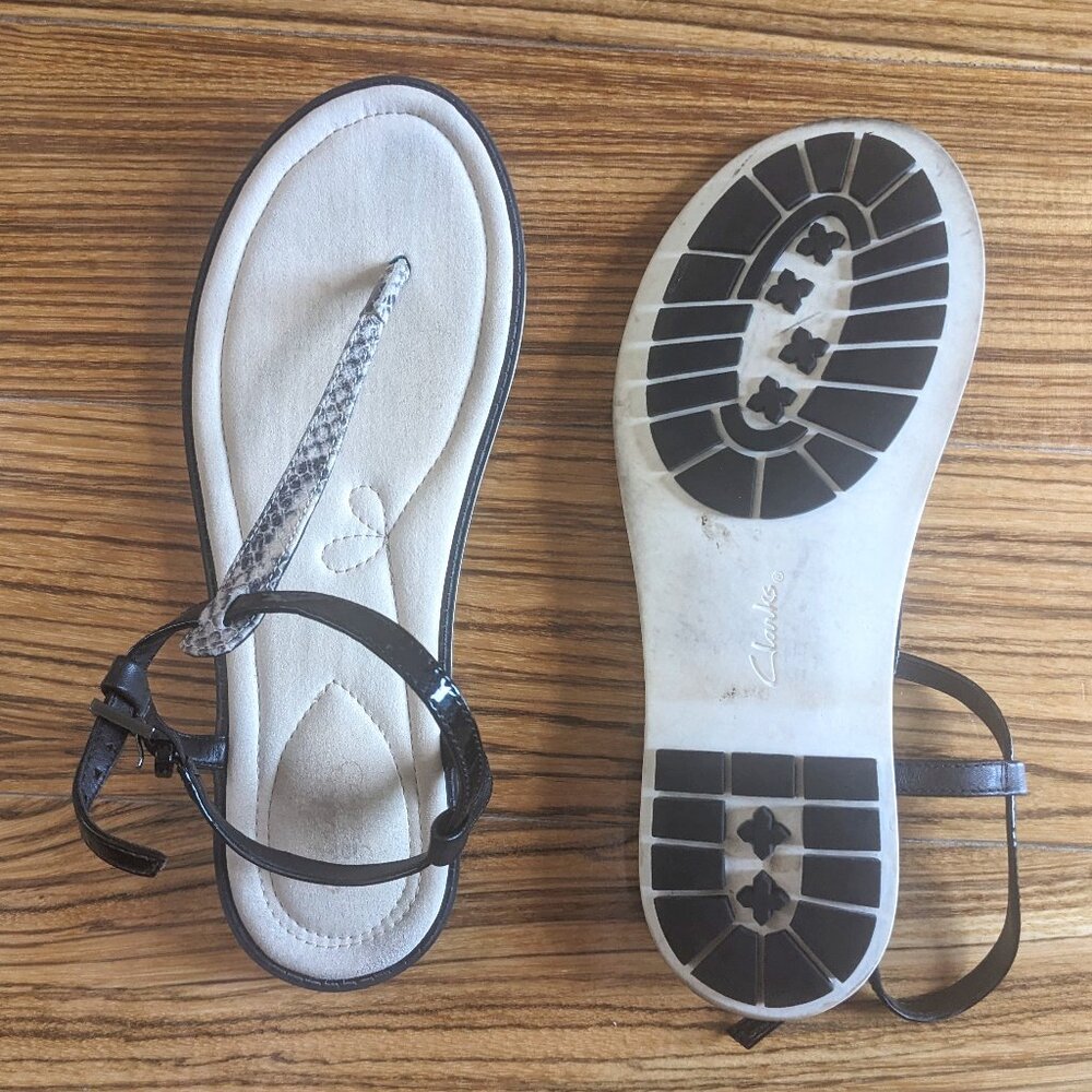 [VGUC] CLARKS Leather Snake Print Sandals